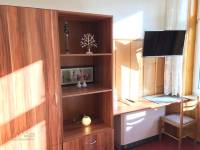 Zimmer 3 Schrank TV